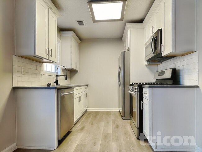 Building Photo - 404 Wolf Creek Ct