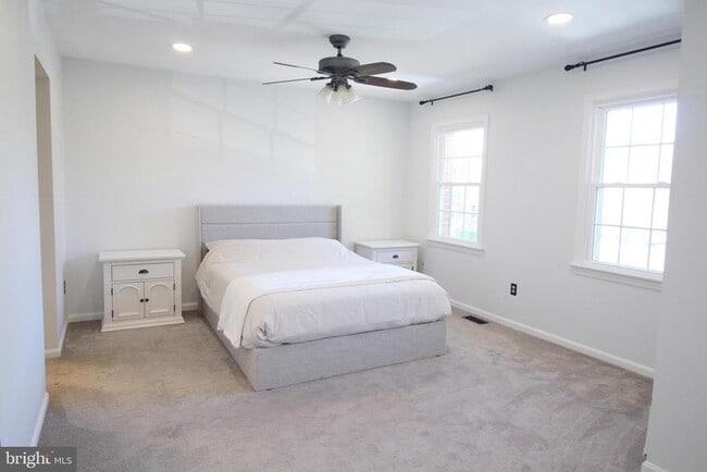 Building Photo - 3139 Stratford Ct