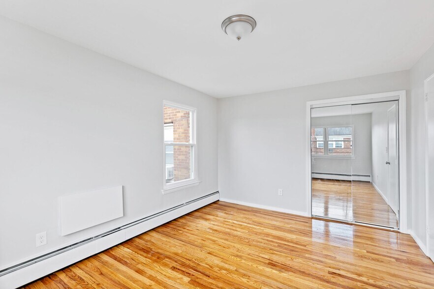 Building Photo - Brighton Court Apartments