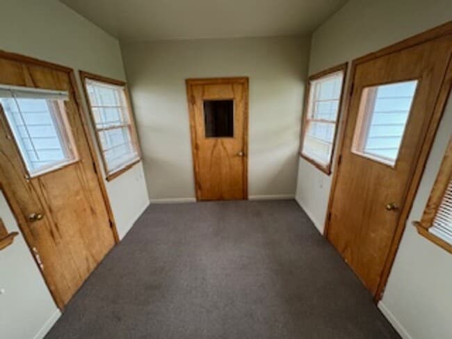 Building Photo - MOVE IN SPECIAL! 1ST MONTH RENT FREE! JUST...