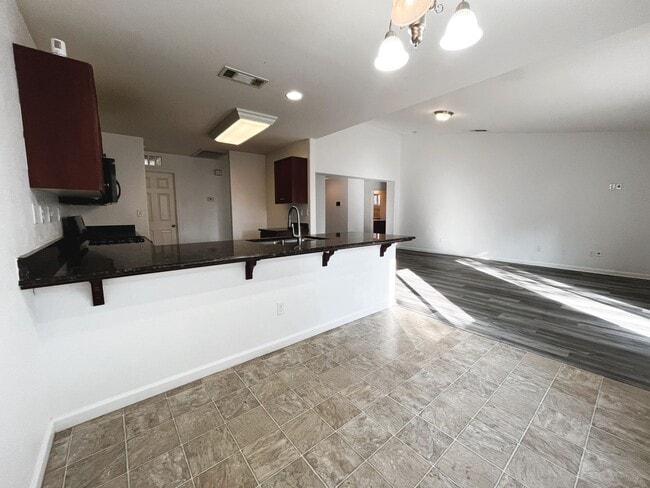 Building Photo - Spacious 4-bedroom home!