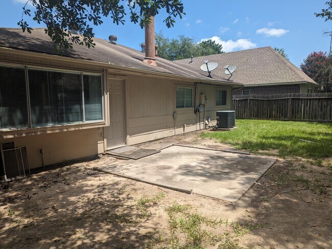 Building Photo - 21318 Meadowhill Dr