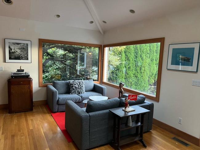 Living room - 1304 Lakeside Ave S