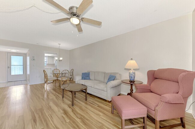 Building Photo - BEAULTIFUL 1 BEDROOM, 1 BATHROOM CONDO LOCATED JUST MINUTES FROM VENICE BEACH!