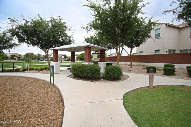Building Photo - 947 E Ladbroke Way