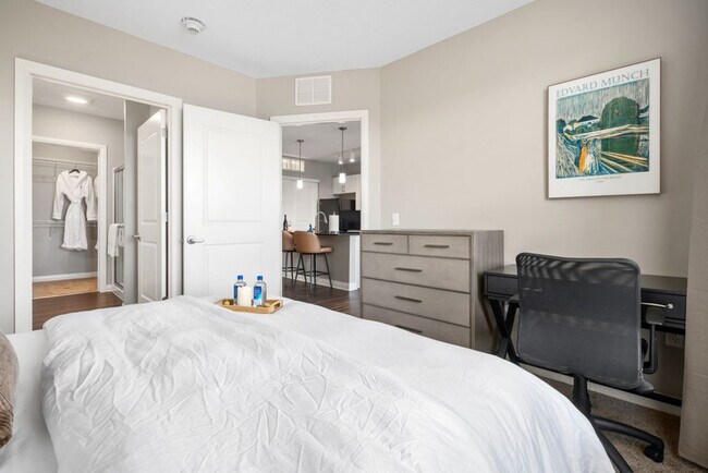 Building Photo - 407 W Rich St