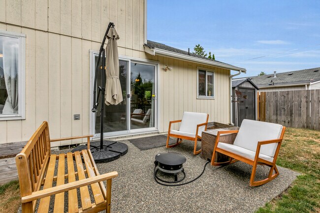 Building Photo - 1319 Golf Club Rd SE