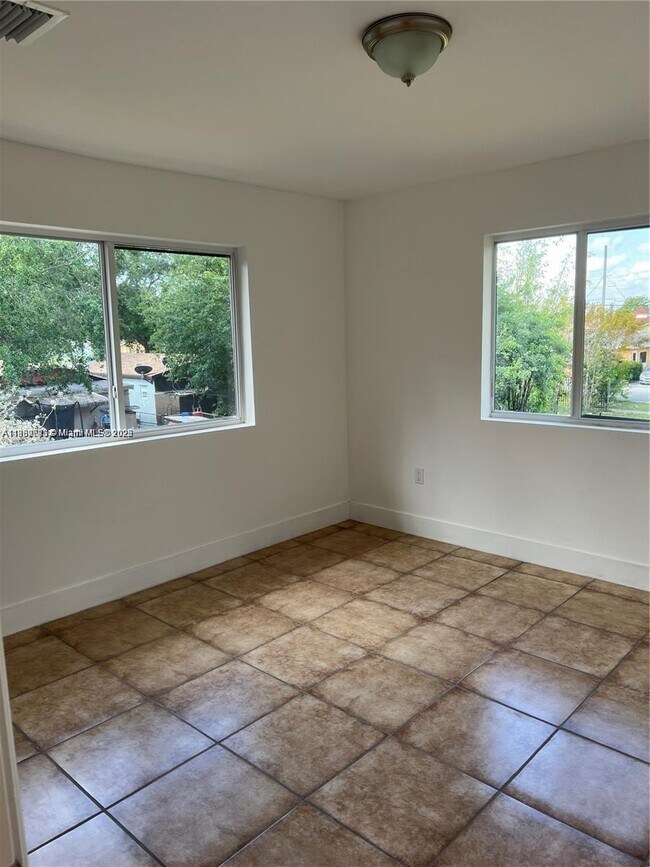Building Photo - 3076 NW 45th St
