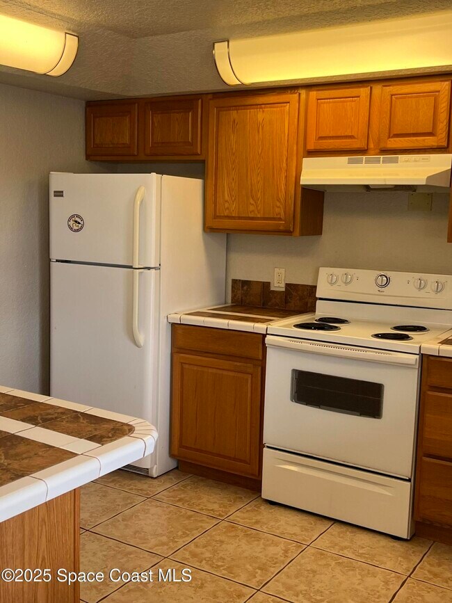 Building Photo - 424 Dove Ln