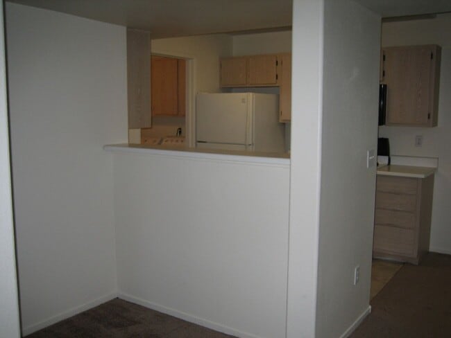 Building Photo - NICE CONDO, 3 BEDROOMS, 2 FULL BATHS, NEW ...