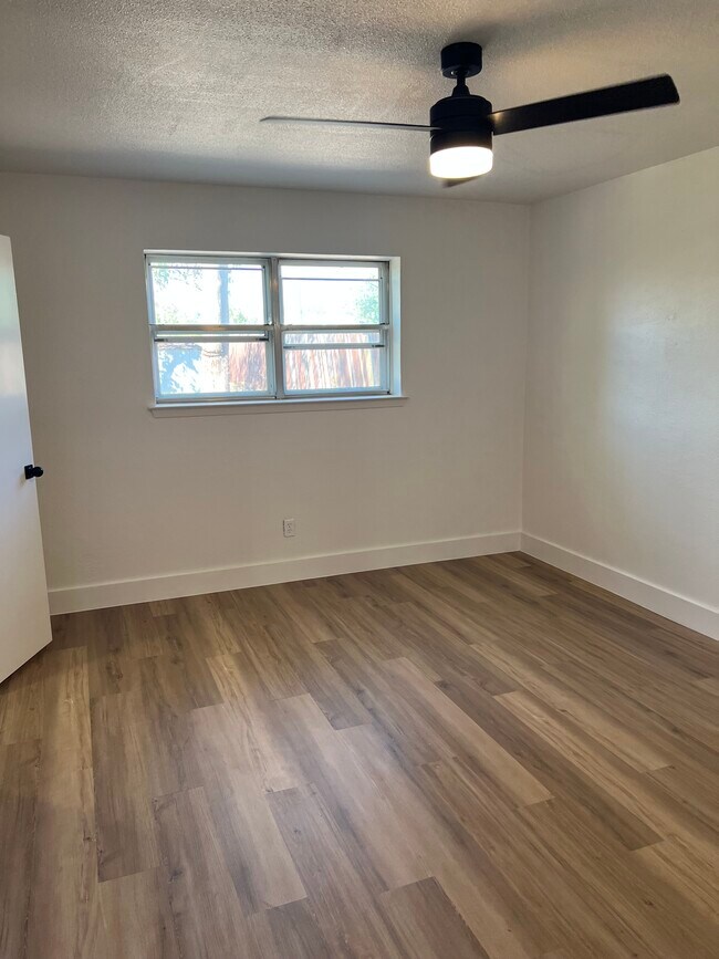 Building Photo - 3302 Canton St