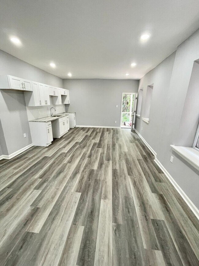 Building Photo - Move-In Ready 4BR Home with Bright Interiors & Ample Storage