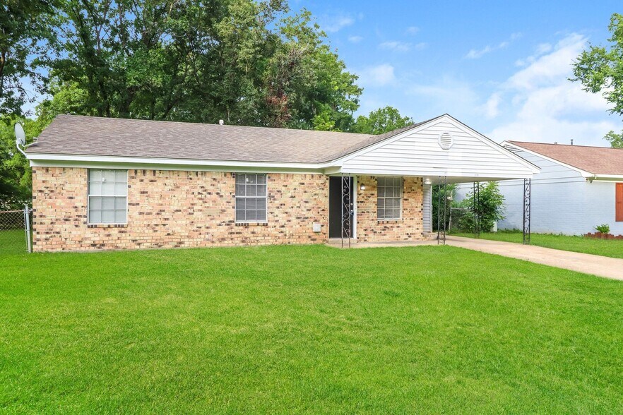 Building Photo - 6150 Devon Cir