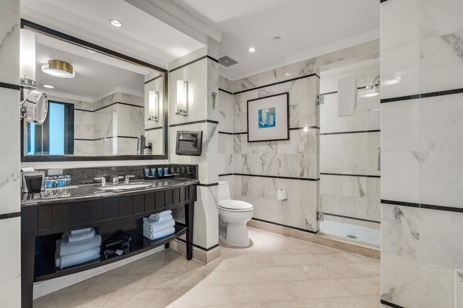 Building Photo - 4360 Collins Ave
