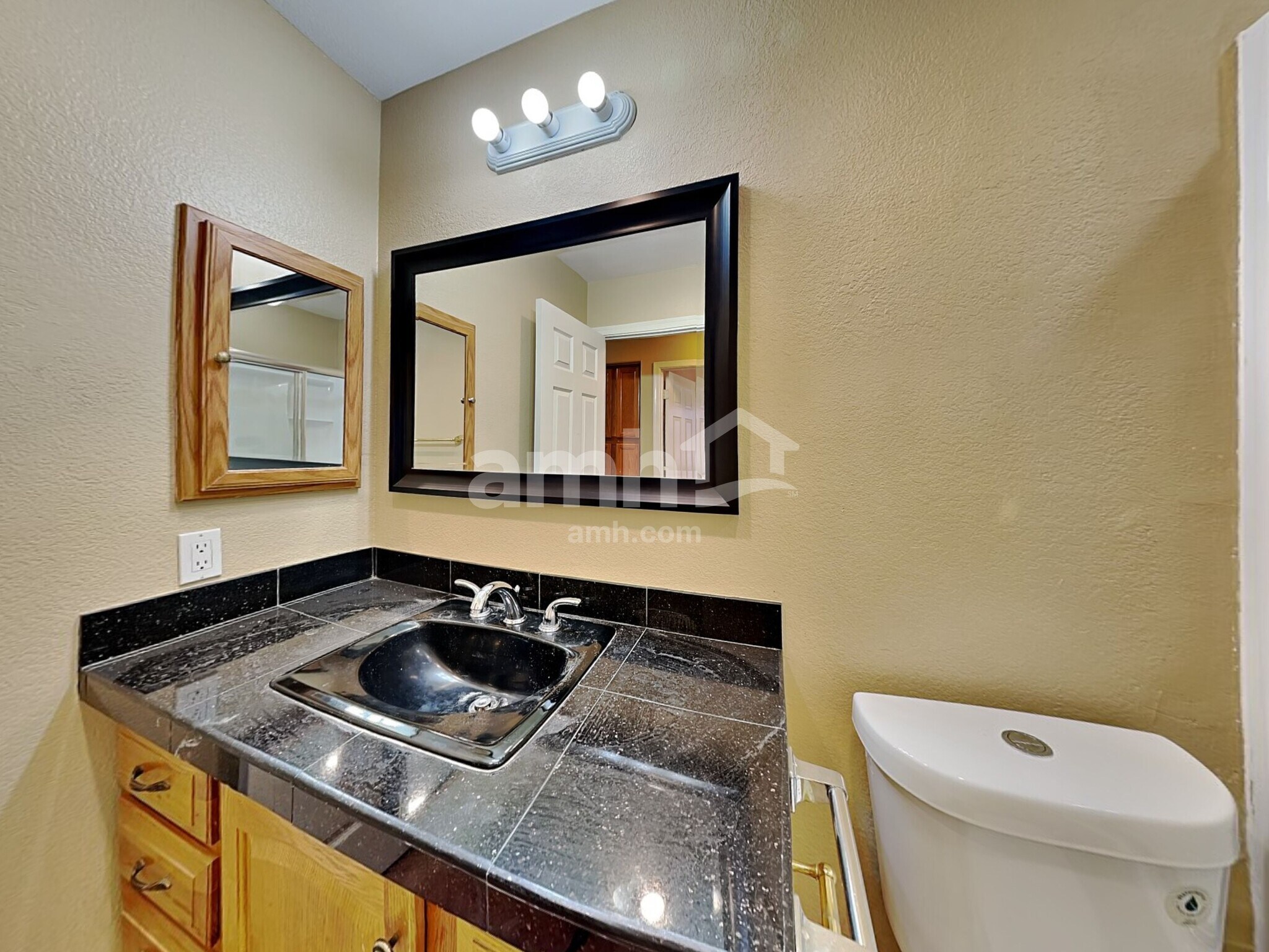 Building Photo - 1925 E Palomino Dr