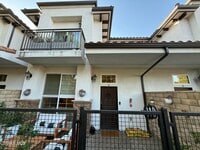 Building Photo - 3236 Royal Oaks Dr