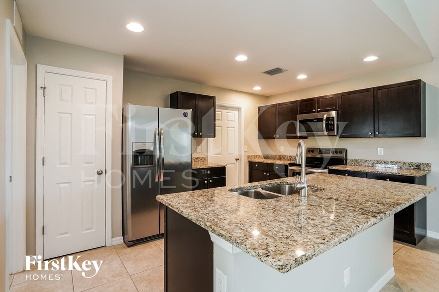 Building Photo - 2101 NW 10th Terrace