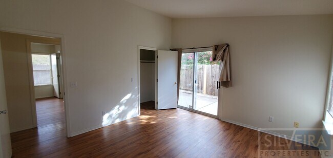 Building Photo - 2 Bedroom Santa Maria home available!