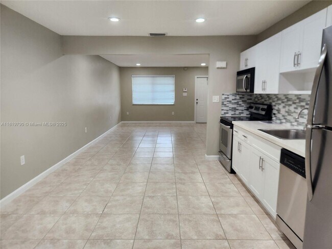 Building Photo - 1806 SW 97th Ave