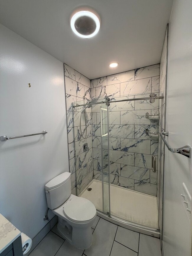 Building Photo - Bright & Spacious 3BR in The Grove – Walk to Shops & Dining!