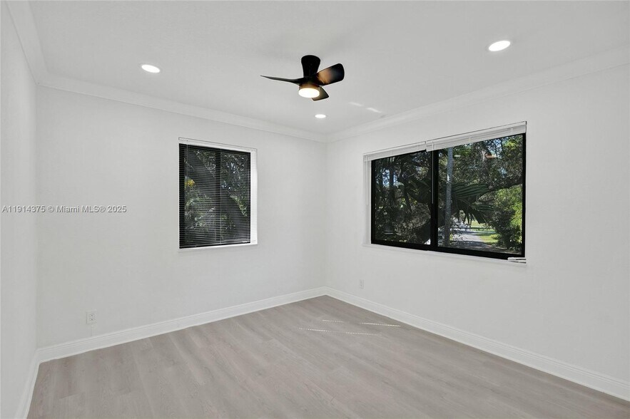 Building Photo - 11643 NE 11th Pl