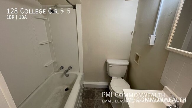 Building Photo - 1 bed/1 bath apartment (available (3/15)