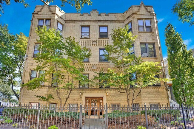 Building Photo - 5077 N Wolcott Ave