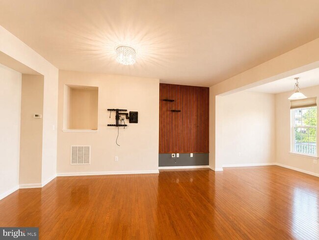 Building Photo - 22605 Winding Woods Way
