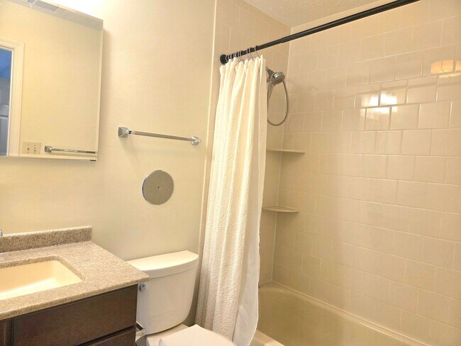 Building Photo - Beautiful 2 BR/2 BA Condo in Ellicott City!