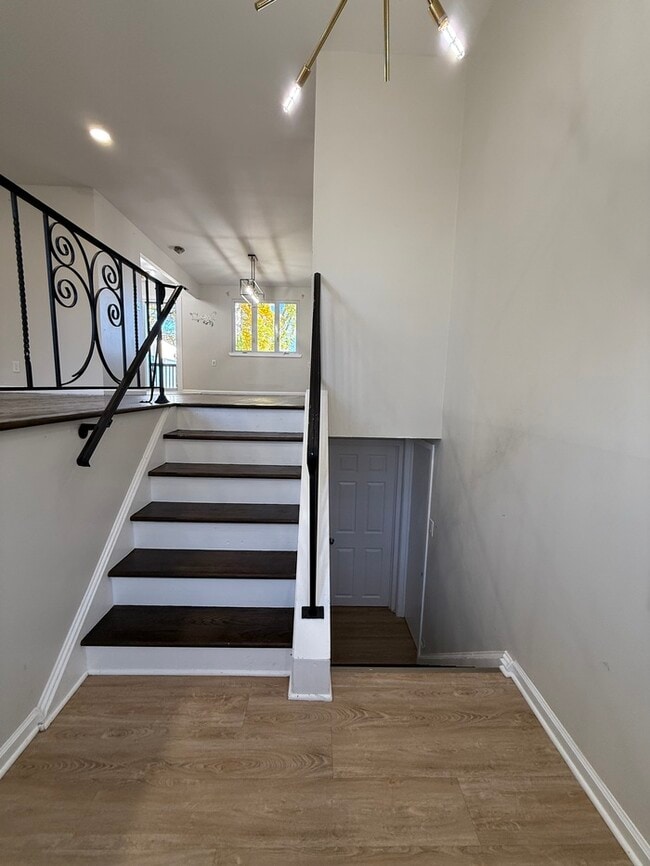 Building Photo - 205 Mardale Dr