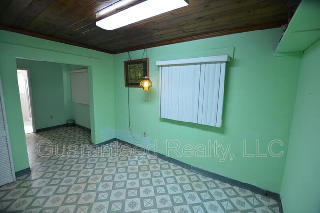 Building Photo - 1435 E Boulevard St