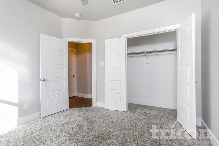 Building Photo - 10381 Ft Ewell Trl