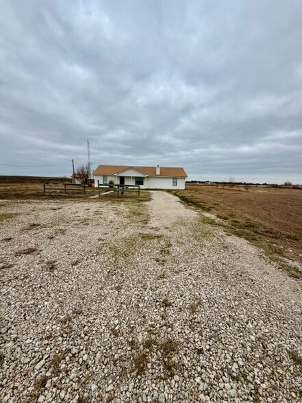 Building Photo - 689 Birdie Ln