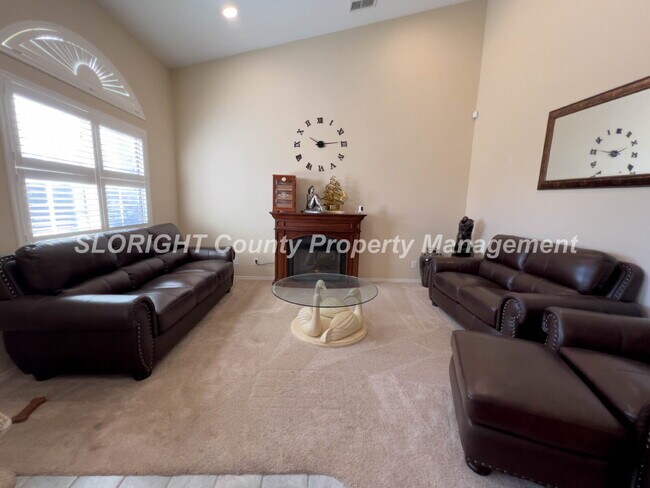 Building Photo - AVAILABLE MAY - 3 Bedroom / 2 Bathroom Paso Robles Home