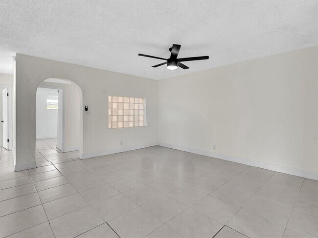 Building Photo - 6661 Meade St