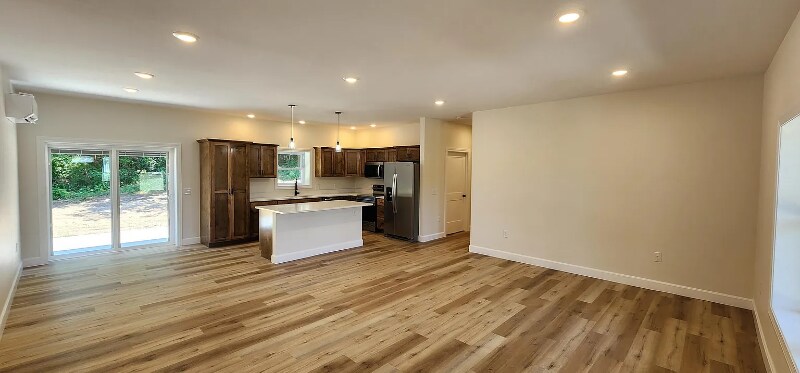 Building Photo - 504 Brian St