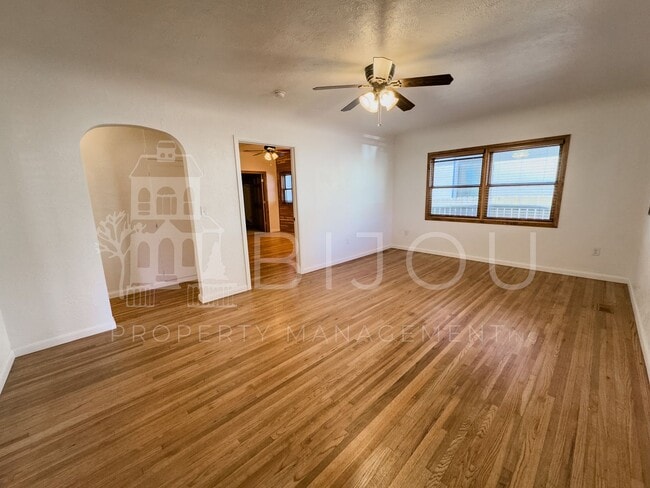 Building Photo - Ivywild Main Floor Living