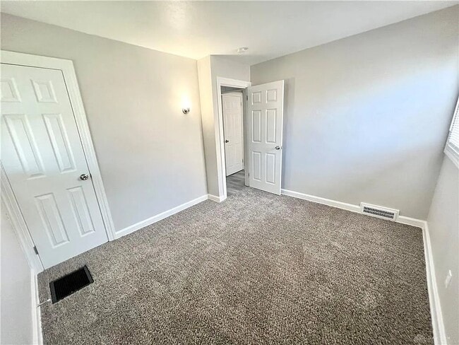 Building Photo - 753 Cosler Dr