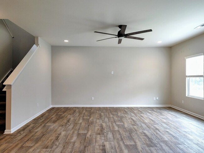 Building Photo - Beautiful home located in the Upper Riverpointe Community in Charlotte !