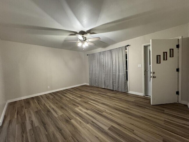 Building Photo - 1044 S Main Ave