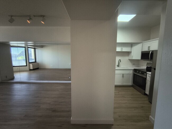 Building Photo - Newly Renovated Spacious 1BD/1 BA Property Available for Rent!!!