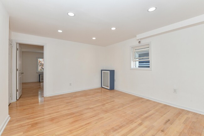 Building Photo - 520 34th St