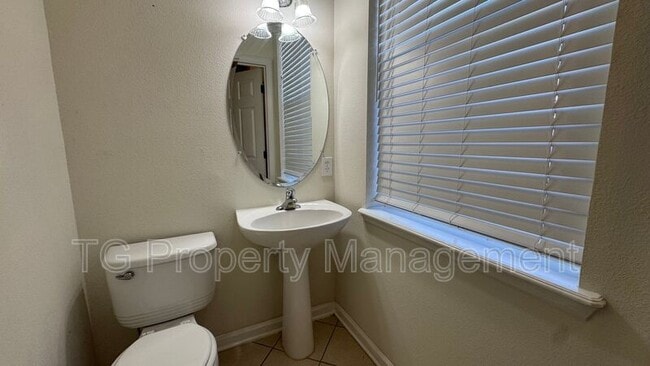 Building Photo - 12999 Sunset Lake Dr