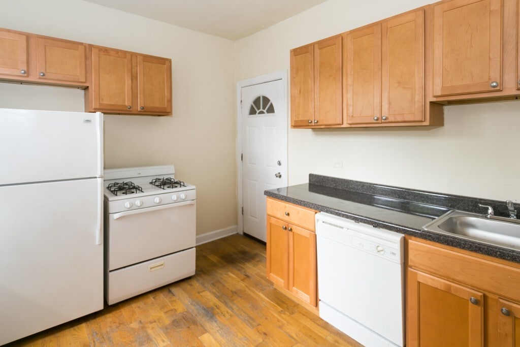 Building Photo - 720 W Barry Ave