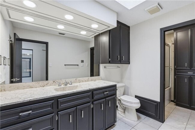 Building Photo - 21 Toronto Ave