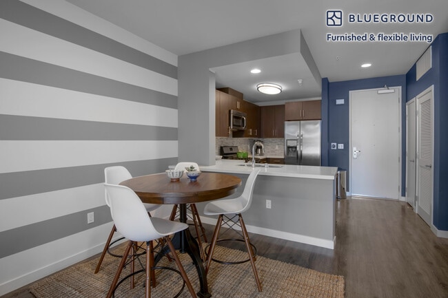 Building Photo - 685 S New Hampshire Ave