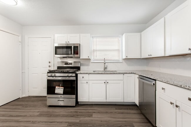 Building Photo - Updated 3 Bedroom, 1 Bath Home in Casa View