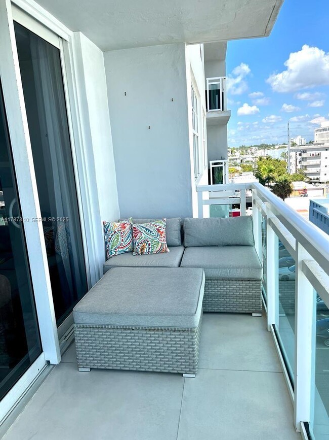 Building Photo - 6917 Collins Ave