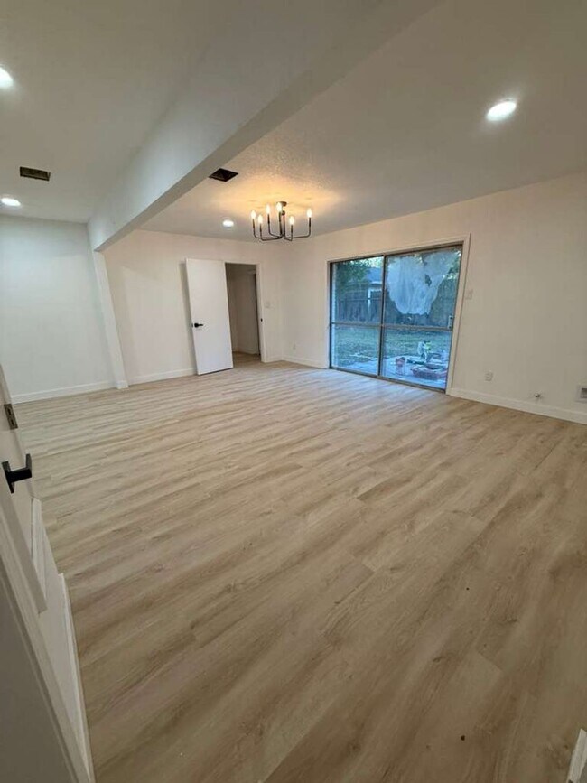 Building Photo - BEAUTIFUL HOME IN HOUSTON. MOVE IN READY!.