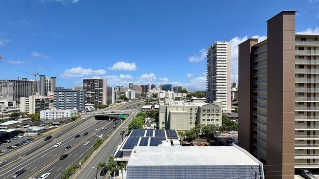 Building Photo - 1415 Victoria St